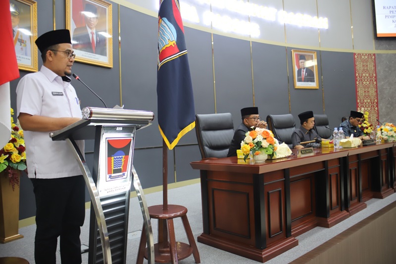 Sekretaris DPRD Padang Hendrizal Azhar umumkan struktur pimpinan defenitif DPRD Padang periode 2024-2029.